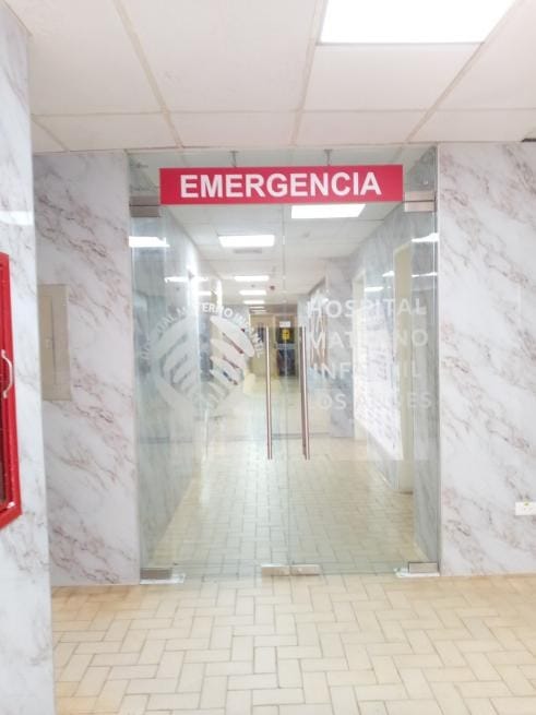 Entrada al área de emergencia